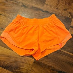 Lululemon hotty hot 2.5’ inseam shorts